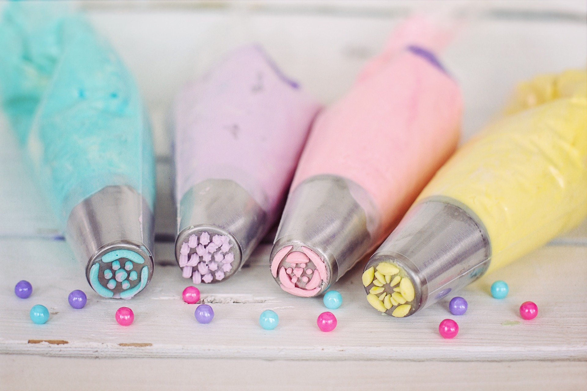 Bakery design frosting applicators in pastel colors